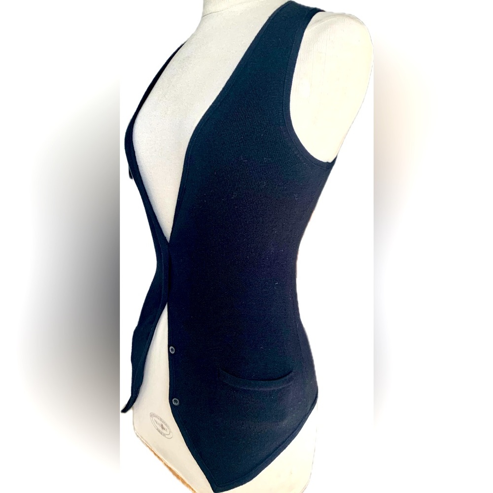 Donna Karan, wool vest, beautifully knitted and lightweight. Excellent condition